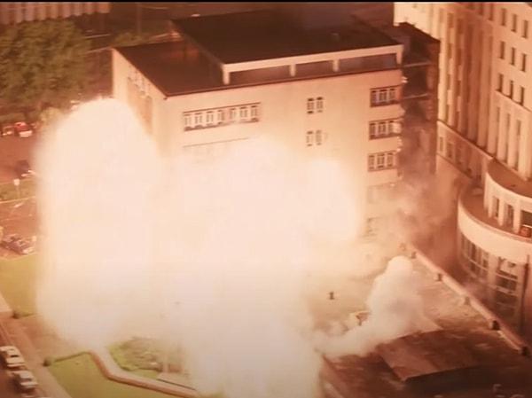 6. "Lethal Weapon 3" (1992) filmindeki ofis saldırısı