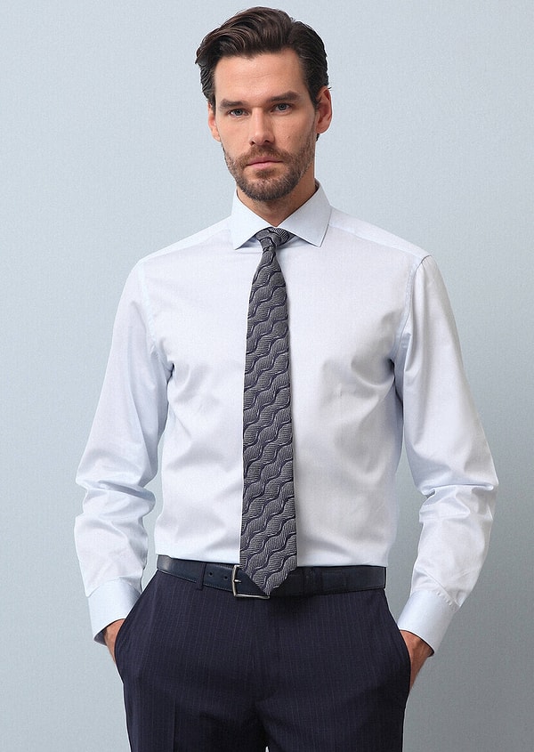 8. Kısa kollu gömlekler ile kravat takmak