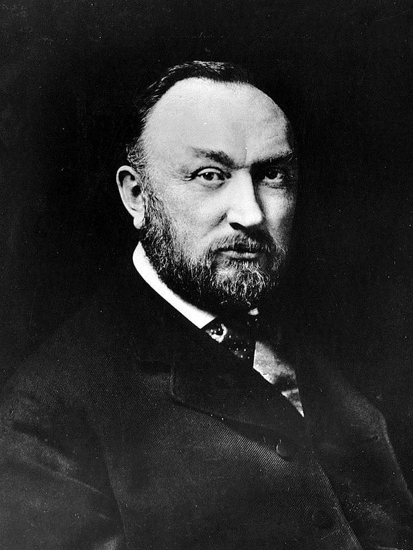 Harvard mezunları ve eski MIT profesörü Edward Charles Pickering, 1876'da astronomi profesörü ve Harvard College Gözlemevi'nin yöneticisi olarak işe alındı.