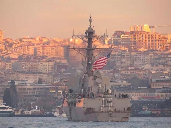 Tüysüz'ün açıklamasını paylaşan sosyal medyadaki komplocular, depremin Boğaz'da demirleyen ABD savaş gemisi tarafından 'Haarp' teknolojisi ile yapıldığını iddia etti.