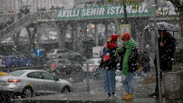 İstanbul Büyükşehir Belediye Başkanı Ekrem İmamoğlu ise beklenen kar yağışına karşı alınan tedbirleri açıkladı.