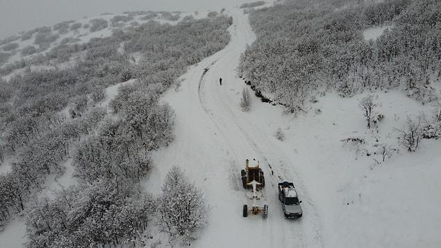 Elazığ ve Bingöl'de kar ve tipi nedeniyle 566 köy yolu ulaşıma kapandı
