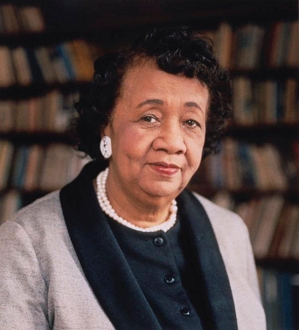 5. 40 yıl boyunca Siyah Kadınların Ulusal Konseyi'nin başkanlığını yapan Dorothy Height'in eşitsizlikle mücadeleye büyük katkıları olmuştu.