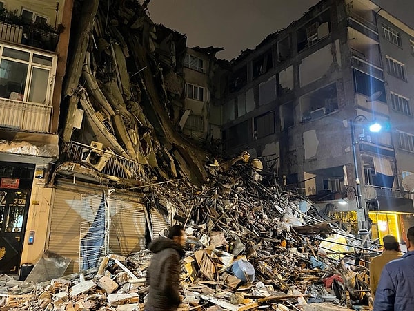 Kahramanmaraş'ın Pazarcık ilçesinde gerçekleşen 7.4 büyüklüğündeki deprem Gaziantep, Malatya, Adana, Şanlıurfa başta olmak üzere bölgedeki birçok ilde yıkıma sebep oldu.