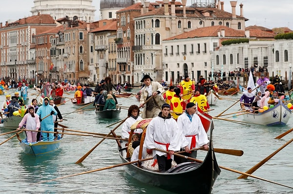 А затем были сотни лодок