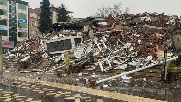 Adıyaman'da Belediye Başkanlığı Binası Yıkıldı