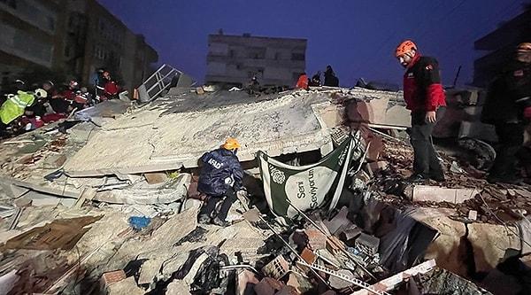Depremin merkez üssü olan Kahramanmaraş’ta son yapılan açıklamaya göre 70 kişi hayatını kaybetti.