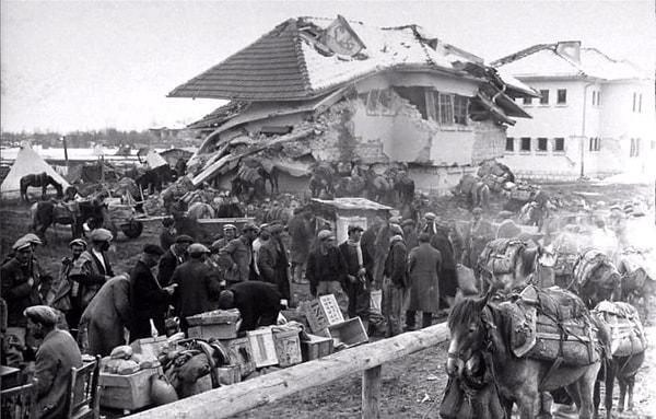 Van'ın Muradiye ilçesinde 1976 yılında yaşanan 6 ve üzeri büyüklükteki en büyük depremlerden biri oldu.
