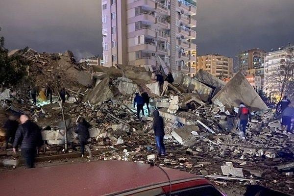 Kahramanmaraş'ta meydana gelen 7.4 (sonrasında Kandilli Rasathanesi tarafından 7.7 şeklinde revize edildi)  büyüklüğündeki depremin ardından kurtarma çalışmaları hız kesmeden sürüyor.