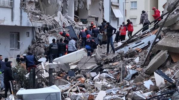 AFAD, merkez üssü Kahramanmaraş'ın Pazarcık ilçesinde 7.4 büyüklüğünde deprem meydana geldiğini açıkladı. Saat 04.17'de yaşanan depremin büyüklüğü 7.7 olarak revize edildi.