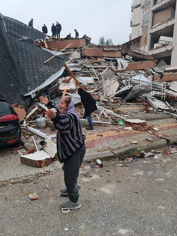 Hatay - Samandağ'da yıkılan bir bina