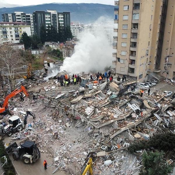 Kahramanmaraş merkezli 7.7 büyüklüğündeki deprem büyük yıkıma yol açtı.