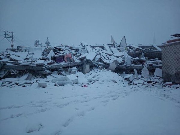 Zorlu hava şartları nedeniyle ulaşımın iyice zorlaştığı Malatya'da, özellikle ilçe ve köylerde yoğun bir kar fırtınası başlaması işleri daha da zor bir hale getirdi.