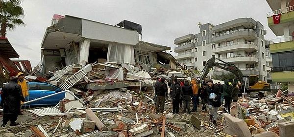 Başta Hatay, Adana, Osmaniye, Diyarbakır, Malatya ve Şanlıurfa olmak üzere birçok ilde yıkıma yol açan deprem nedeniyle 2824 binanın yıkıldığı açıklandı.