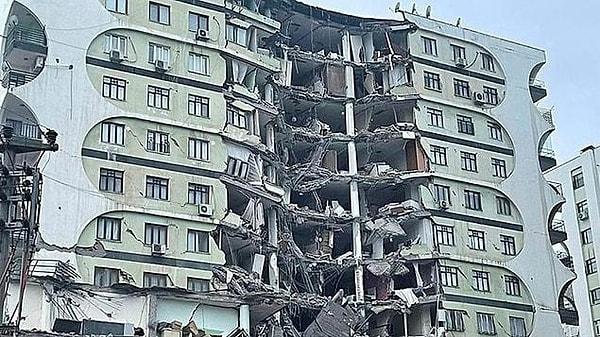 Making a statement after the earthquake, AFAD President Yunus Sezer said, "1014 citizens lost their lives. There are 2824 reports of collapsed buildings."