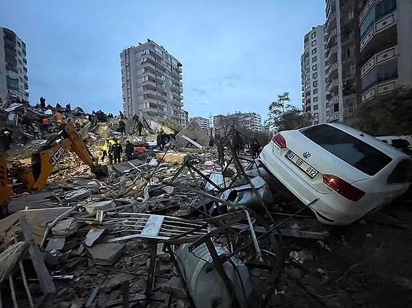 Tüm Türkiye'nin ciğerini dağlayan 7.7 büyüklüğündeki depremin merkez üssü Kahramanmaraş Pazarcık olarak açıklandı.