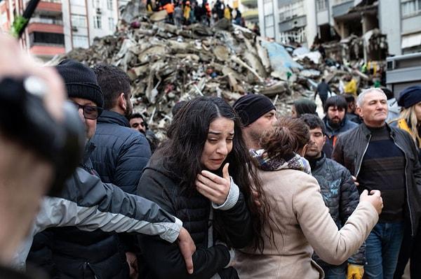 Deprem nedeniyle Suriye'de hayatını kaybedenlerin sayısı da 1500'ü aştı.