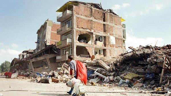 Kahmaranmaraş merkezli, 7.7 ve 7.6 büyüklüğündeki depremler sonrasında akıllara, 17 Ağustos 1999'da yaşanan Gölcük Depremi geldi.