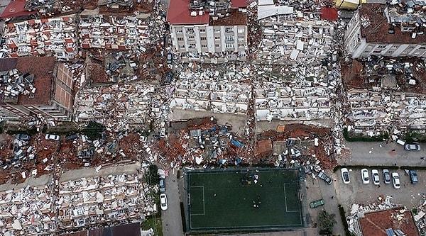 Geçtiğimiz gün Türkiye bir felakete uyandı, Kahramanmaraş'ta saat 04.17'de 7.7 büyüklüğünde bir deprem meydana geldi.