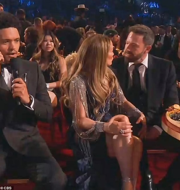 Судя по выражению лица, Бену явно не понравился комментарий супруги