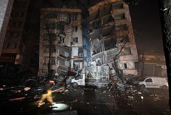 Geçtiğimiz gün Kahramanmaraş'ta meydana gelen depremin ardından arama kurtarma çalışmaları devam ediyor.