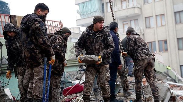 Depremden en çok etkilenen illerimizden olan Gaziantep'te depremin ardından ikinci sabaha uyanıldı.