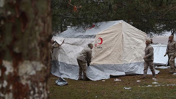 Kızılay'ın sevk ettiği 10 bin kişilik çadırlar kurulmaya başladı...