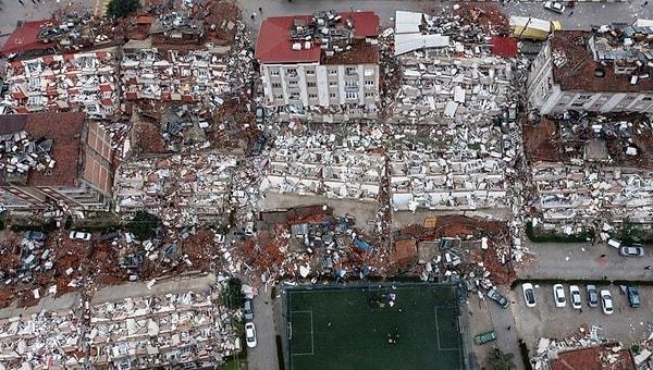 Kahramanmaraş'ın Pazarcık ve Elbistan ilçelerindeki 7,7 ve 7,6 büyüklüğündeki depremlerde can kaybı bugün öğle saatleri itibarıyla 3 bin 419.