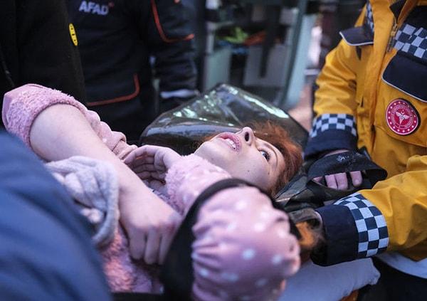 7 katlı Anadolu Apartmanı'ndan 27 saat sonra sağ çıkarılan 24 yaşındaki Rümeysa Yalçınkaya