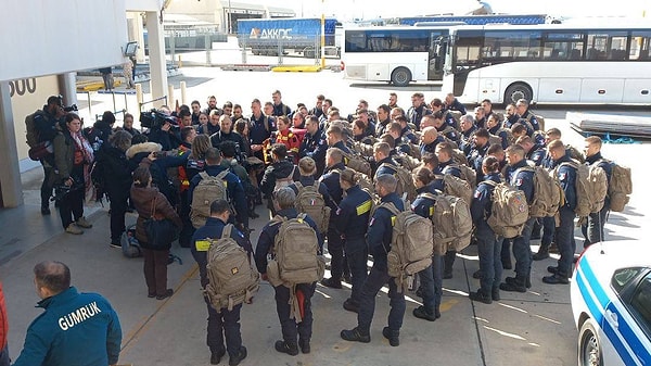 Sabah saatlerinde Fransa'dan yola çıkan arama kurtarma ekibi ve yardım malzemesi taşıyan iki uçak Adana'ya iniş yaptı.