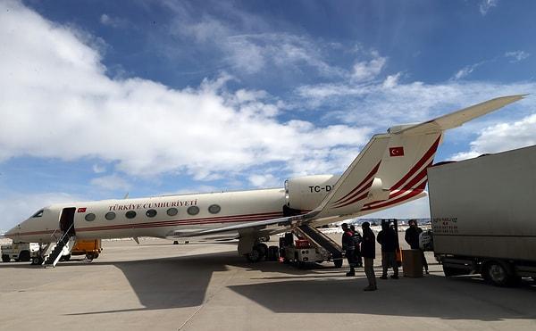 Cumhurbaşkanı Recep Tayyip Erdoğan'ın talimatıyla deprem bölgesinde görev yapacak arama-kurtarma ve sağlık ekiplerine tahsis edilen uçaklardan biri Adıyaman'a, diğeri Kahramanmaraş'a hareket etti.