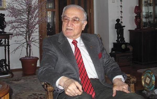Anayasa Mahkemesi emekli başkanı Yekta Güngör Özden, Independent Türkçe'ye yaptığı açıklamada, "İktidarın OHAL ilan etme yetkisi var ancak bu seçimlerin ertelenmesi veya yapılmaması durumunu ortaya çıkarmaz" ifadelerini kullandı.