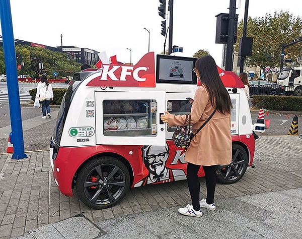 12. Торговый вагон KFC без продавца