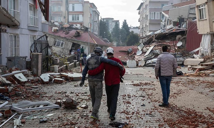 Komşu Yunanistan Fotoğraf Paylaştı: "Yunanlar ve Türkler Hayat Kurtarmak İçin Birlikte Savaşıyorlar"