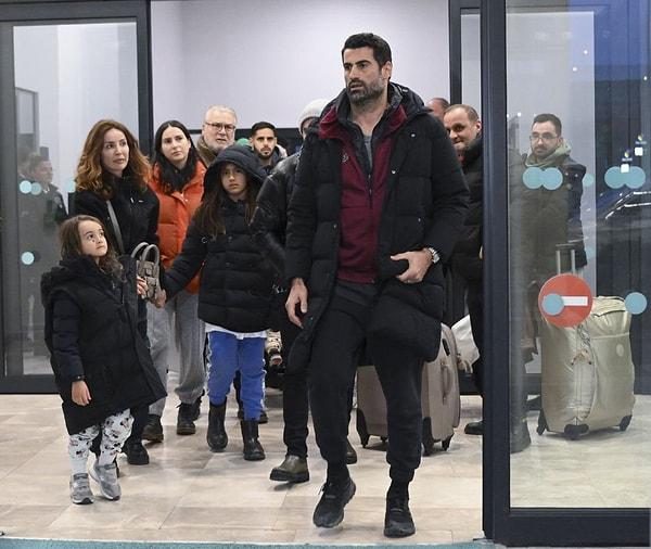 Volkan Demirel ve ailesi İstanbul'a ayak bastı. Kendisiyle birlikte futbolcularına da yalnız bırakmayan kaptan ilk günden beri evini öğrencilerine sonuna kadar açtı.