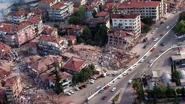 Kahramanmaraş'ta yaşanan ve on şehirde binlerce binanın yıkılmasına, binlerce canın kaybedilmesine sebep olan 7,7 ve 7,6 şiddetinde iki deprem yaşadık.