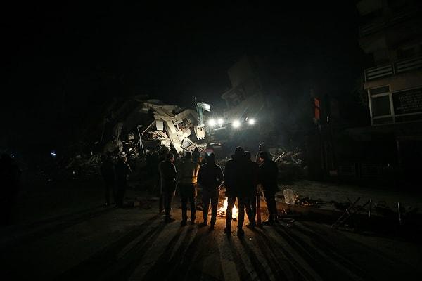 08.20 Kahramanmaraş'ta Ayşegül isimli vatandaş, depremden 52 saat sonra enkazdan canlı olarak kurtarıldı.