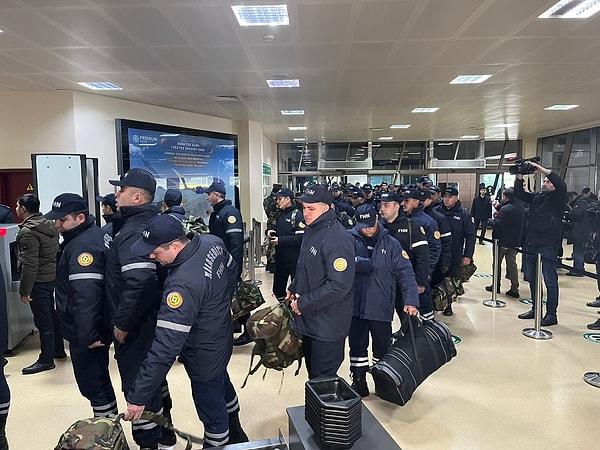 Azerbaycan Olağanüstü Haller Bakanlığı, Bakanlığa bağlı 227 personelin Bakü Haydar Aliyev Uluslararası Havalimanı'ndan Adana'ya hareket ettiğini duyurdu.