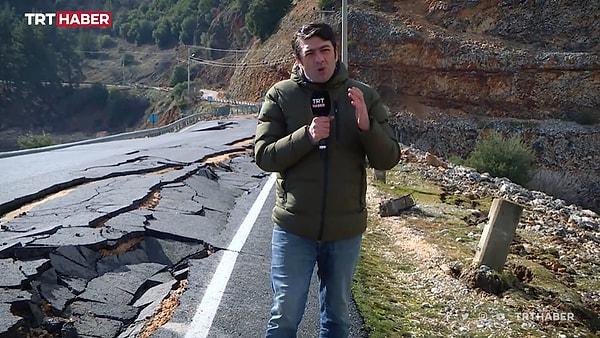 Kırılan fay hattının tam üzerine giden TRT muhabiri büyük bir yıkıma neden olan depremin gözle görülür ilk  kırılmaya yol açtığı noktayı görüntüledi.