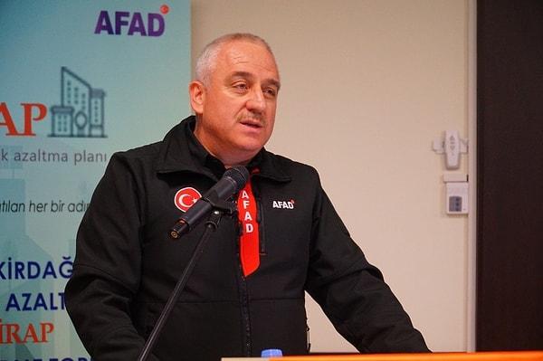 Vatandaşlar AFAD Afetlere Müdahale Genel Müdürü İsmail Palakoğlu hakkında araştırma yapmaya başladı.