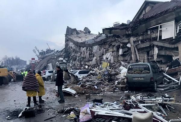 14.25 Kandilli Rasathanesi, Malatya'da 5.5 büyüklüğünde artçı deprem meydana geldiğini duyurdu.