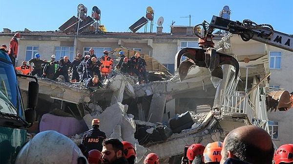 Yapılan son açıklamalarda teyit edilmiş yıkılan bina sayısının 6 bin 444 olduğu ifade edildi.