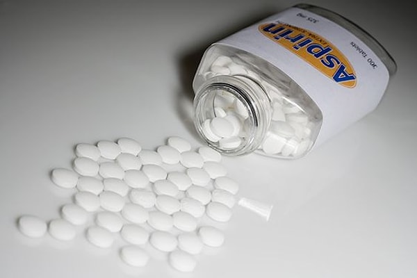 10. Aspirin hangi ağacın kabuklarından yapılır?