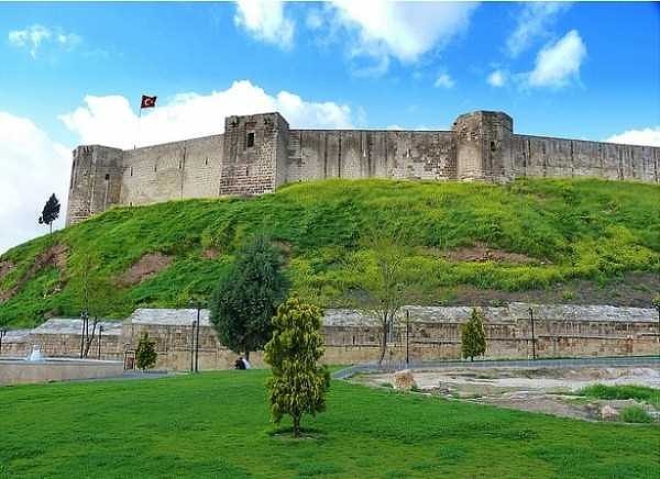 Antik Roma döneminde de gözlem amaçlı kullanılan kale tarih boyunca pek çok kez restore edilmişti. En son 2000'li yılların başında kalede restorasyon yapılmıştı.