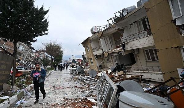 Ülke olarak Kahramanmaraş depremine odaklanmış durumdayız. İnsanlar canla başla hasar gören yerlere ulaşıp enkazdan insanları çıkartmaya çalışıyor.