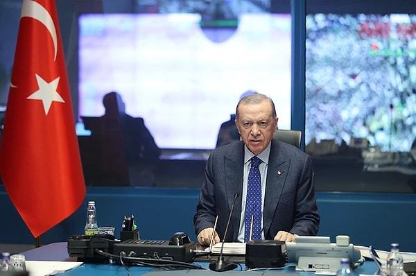 89. Cumhurbaşkanı Erdoğan, "Anayasanın 119. maddesinin bize verdiği yetkiye dayanarak 10 ilde üç ay OHAL ilan etme kararı aldık" dedi.