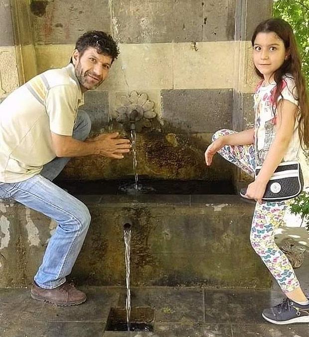 Enkaz Altındaki Kızının Elini Bırakmayan Babanın Kızıyla Birlikte Mutlu  Günlerdeki Fotoğrafı Yürek Yakıyor