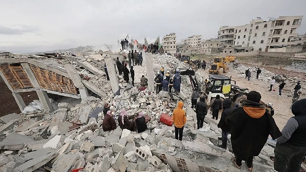 Yardıma ihtiyaç duyan özellikle depremde sıkıntı yaşamış vatandaşlarımıza vereceğiniz destekler size ilahi hediyelerle geri dönecektir.