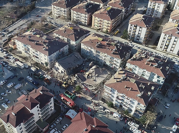 Gördüğümüz en büyük felaketlerden biri olan Kahramanmaraş depreminin acılarını ülkece hep birlikte sarmaya çalışıyoruz.