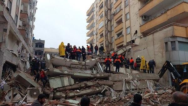 Depremden en çok etkilenerek zarar gören çevre illerden biri hiç tartışmasız Gaziantep oldu. Gaziantep Kalesi de dahil olmak üzere şehrin hasar gören birçok bölgesinin son hali içler acısı...